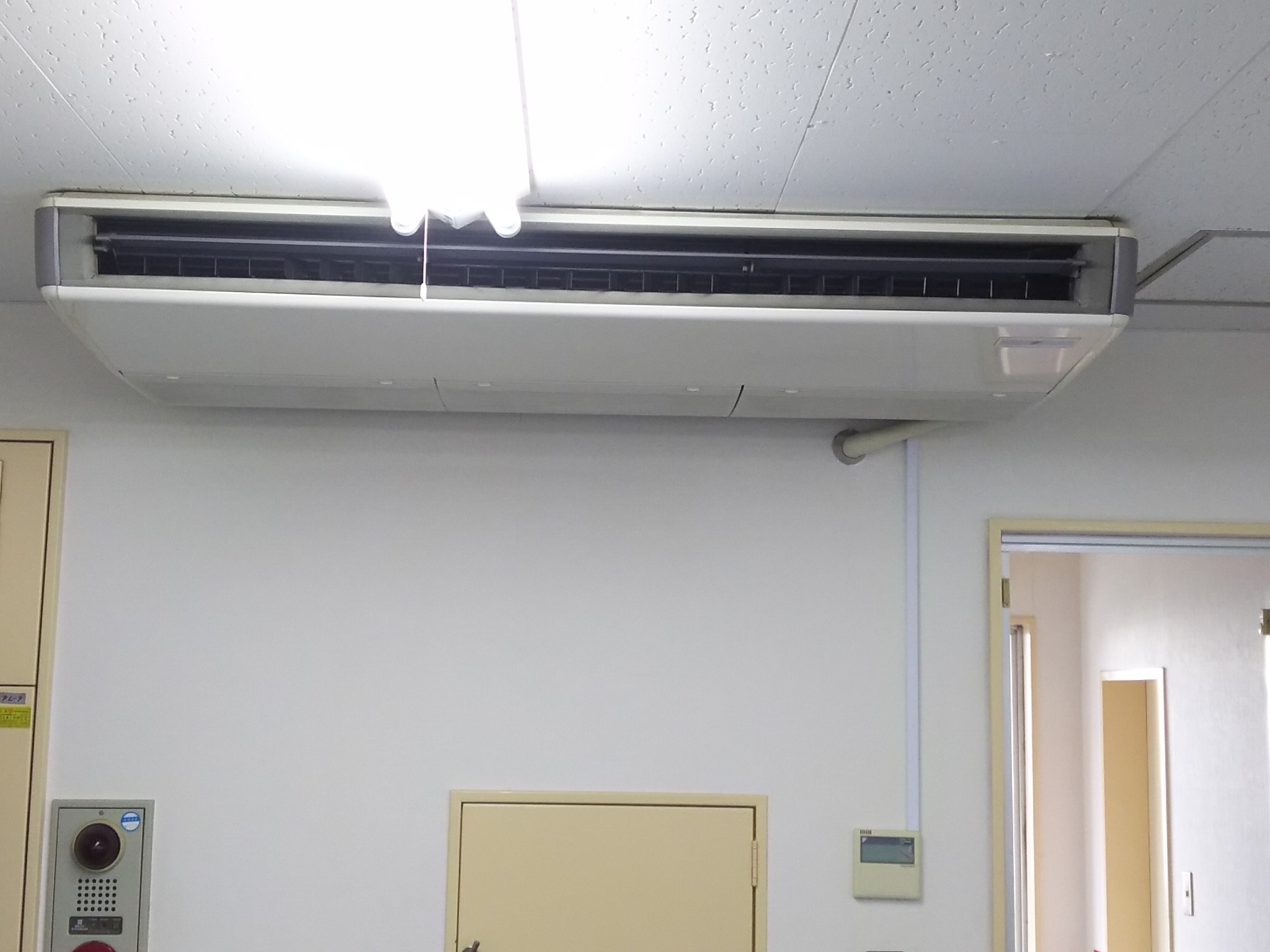 今日の工事は台東区元浅草です。業務用エアコン天吊形から天井埋込 | エアコンエース